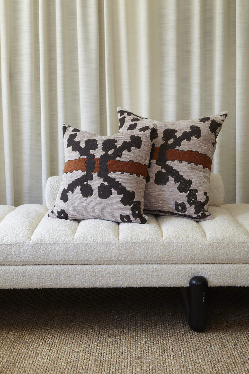 Upscale aakle cushion, beige/rust