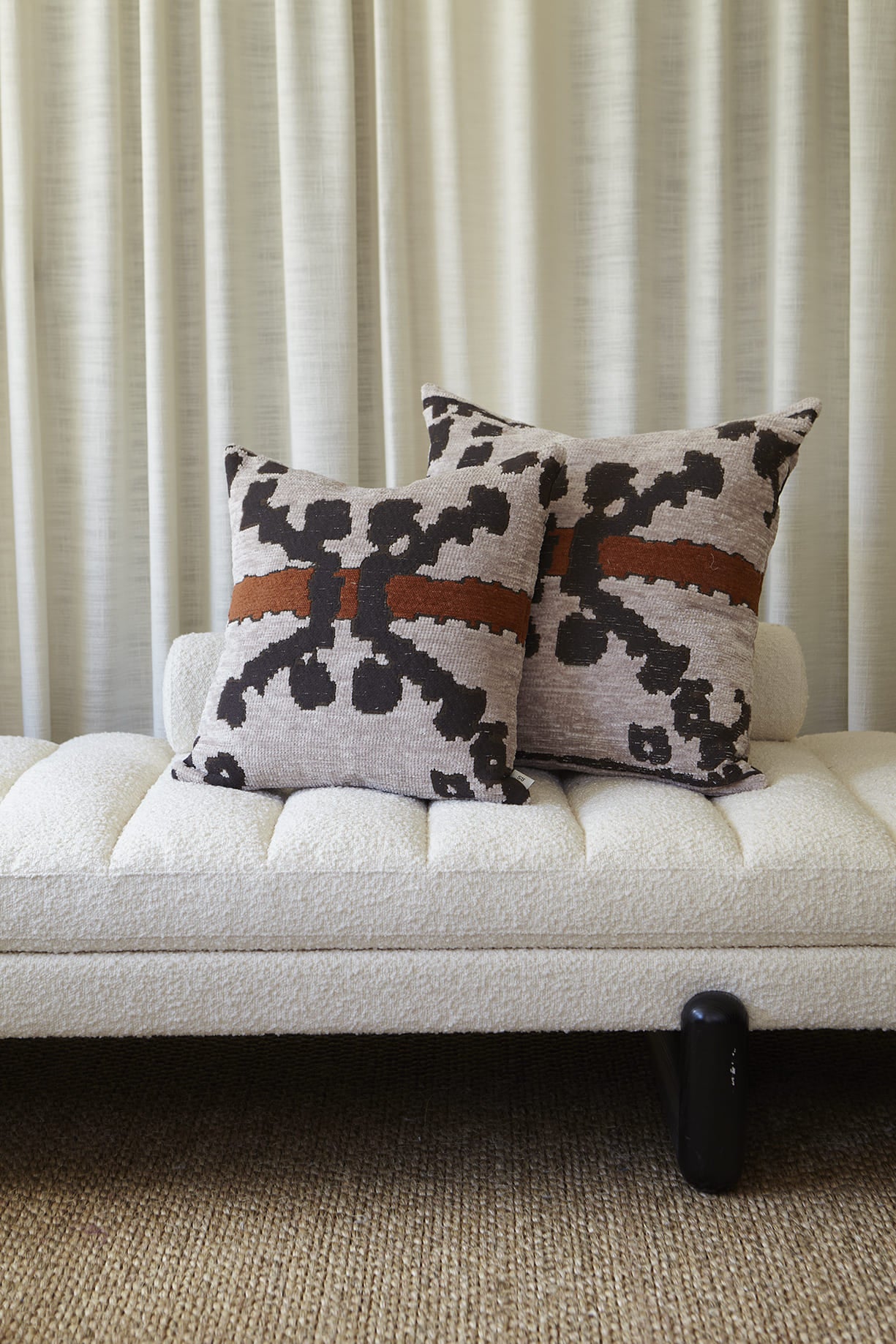 Upscale aakle cushion, beige/rust