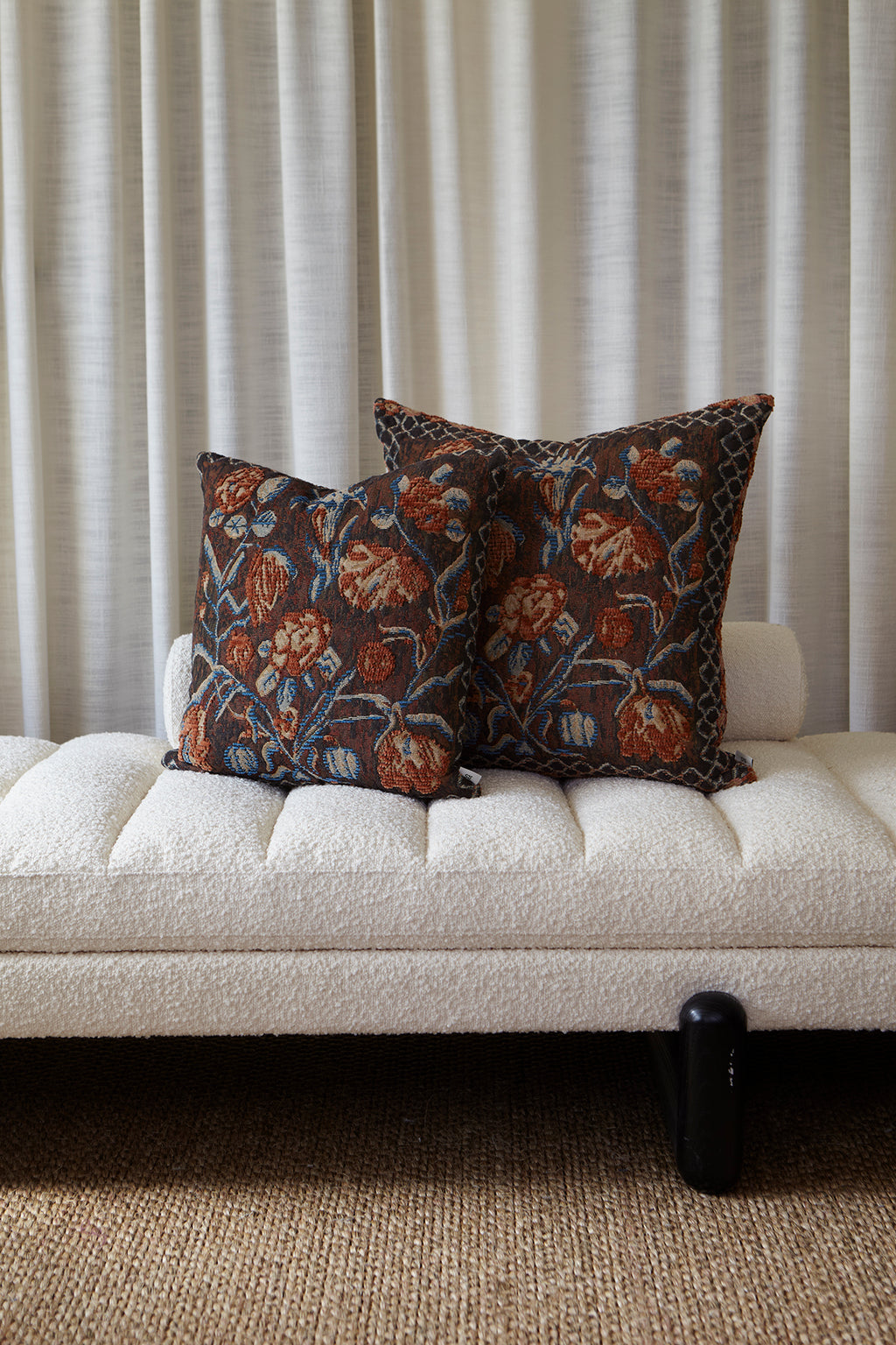 Anniken flower cushion, rust/blue
