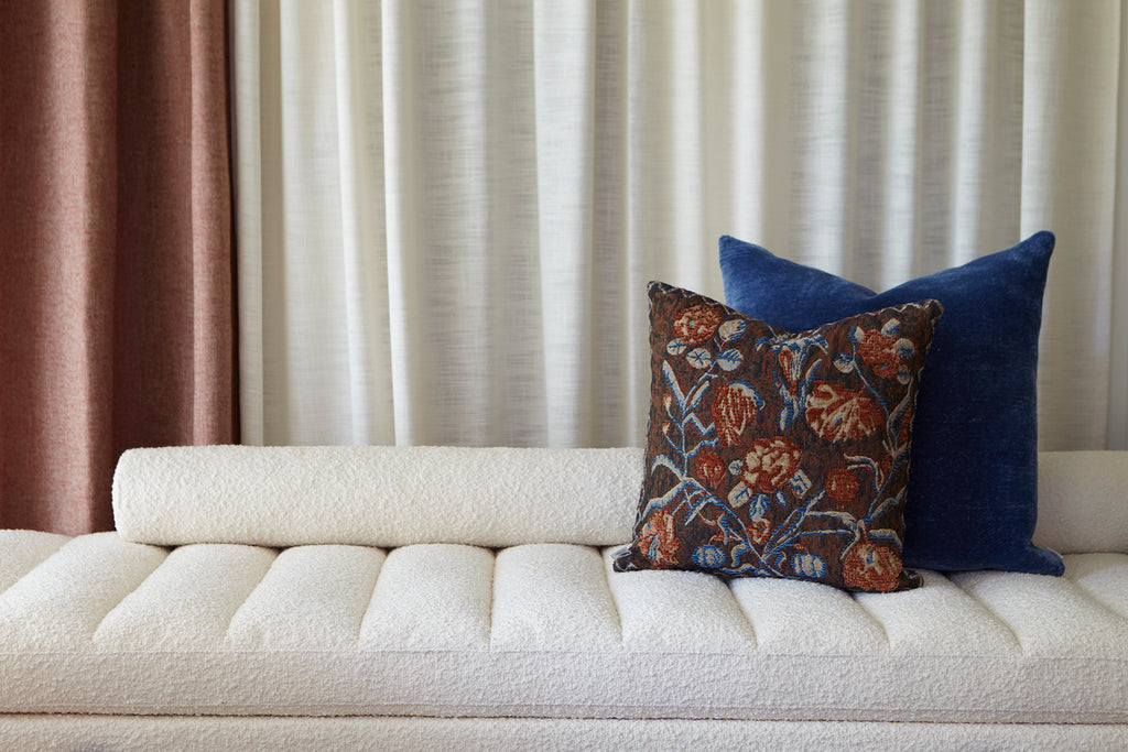 Anniken flower cushion, rust/blue