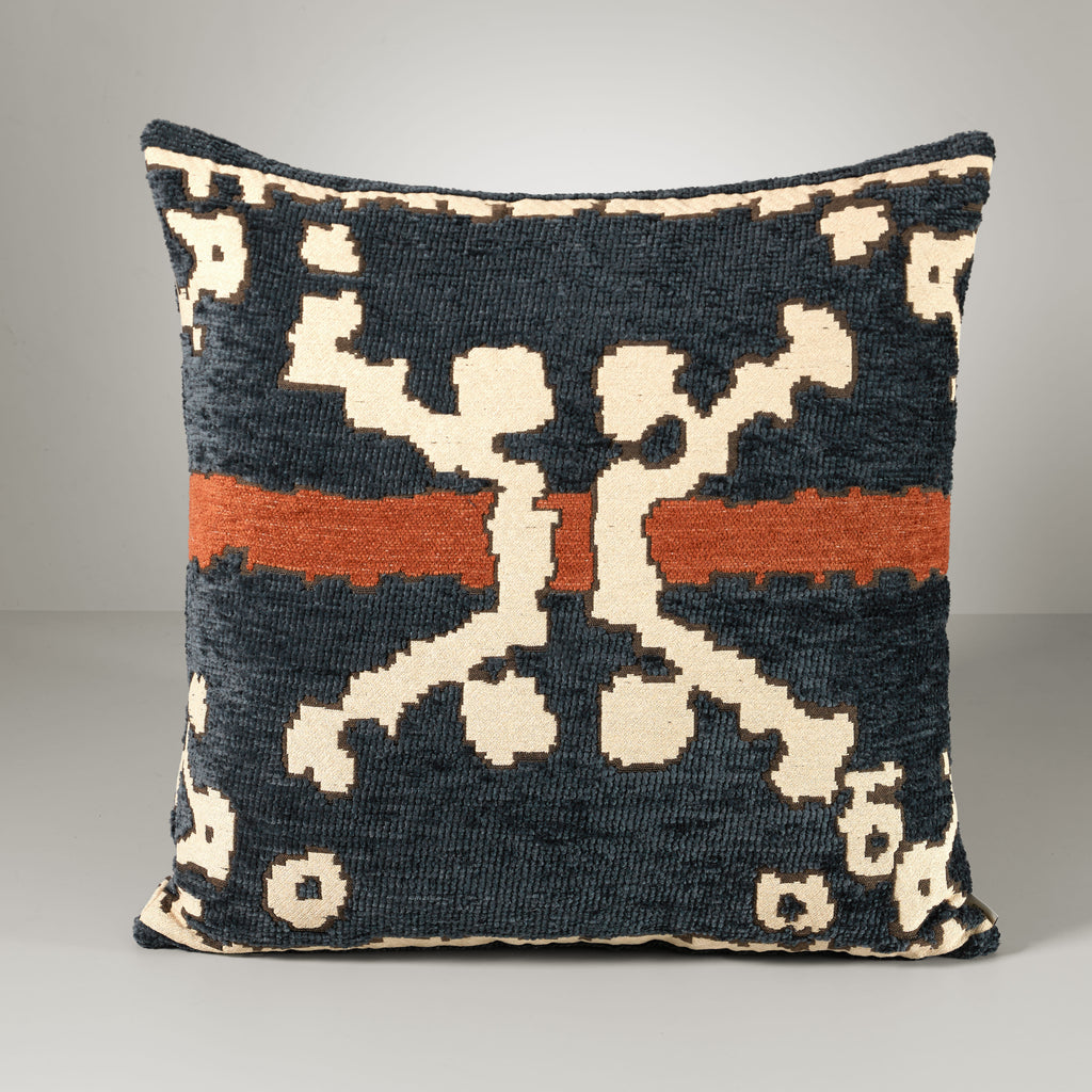Upscale aakle cushion, black/rust