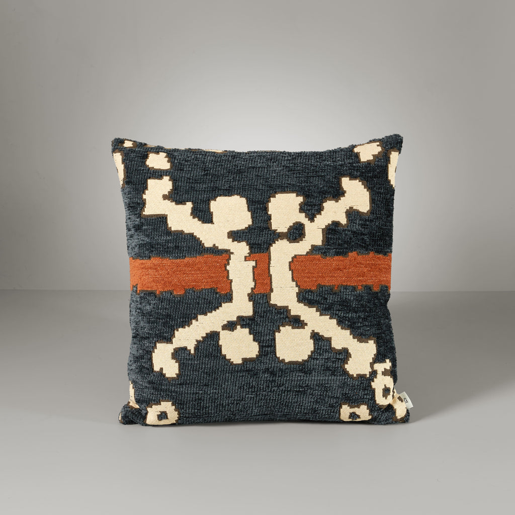 Upscale aakle cushion, black/rust
