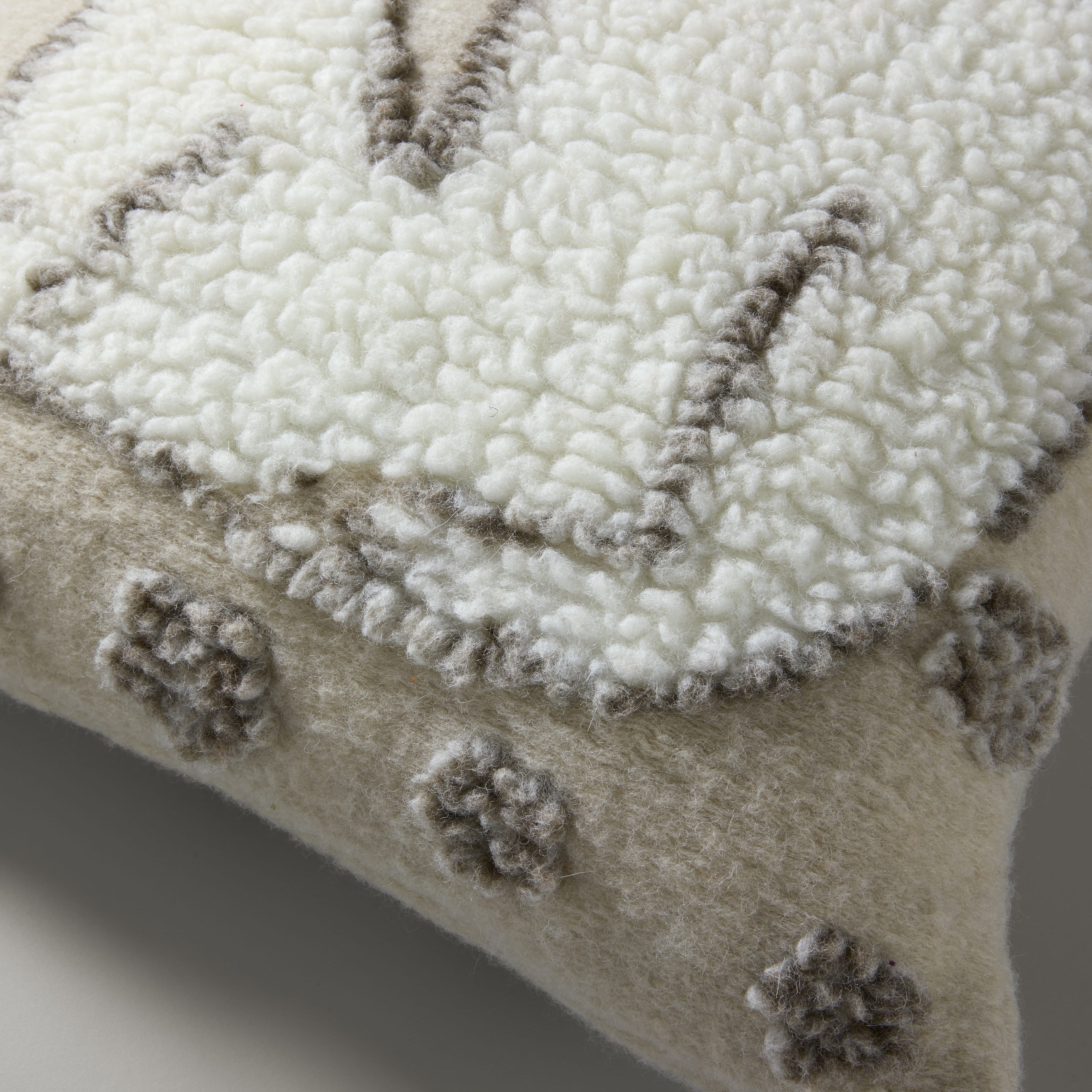 GM bear, wool cushion, 50X50, beige