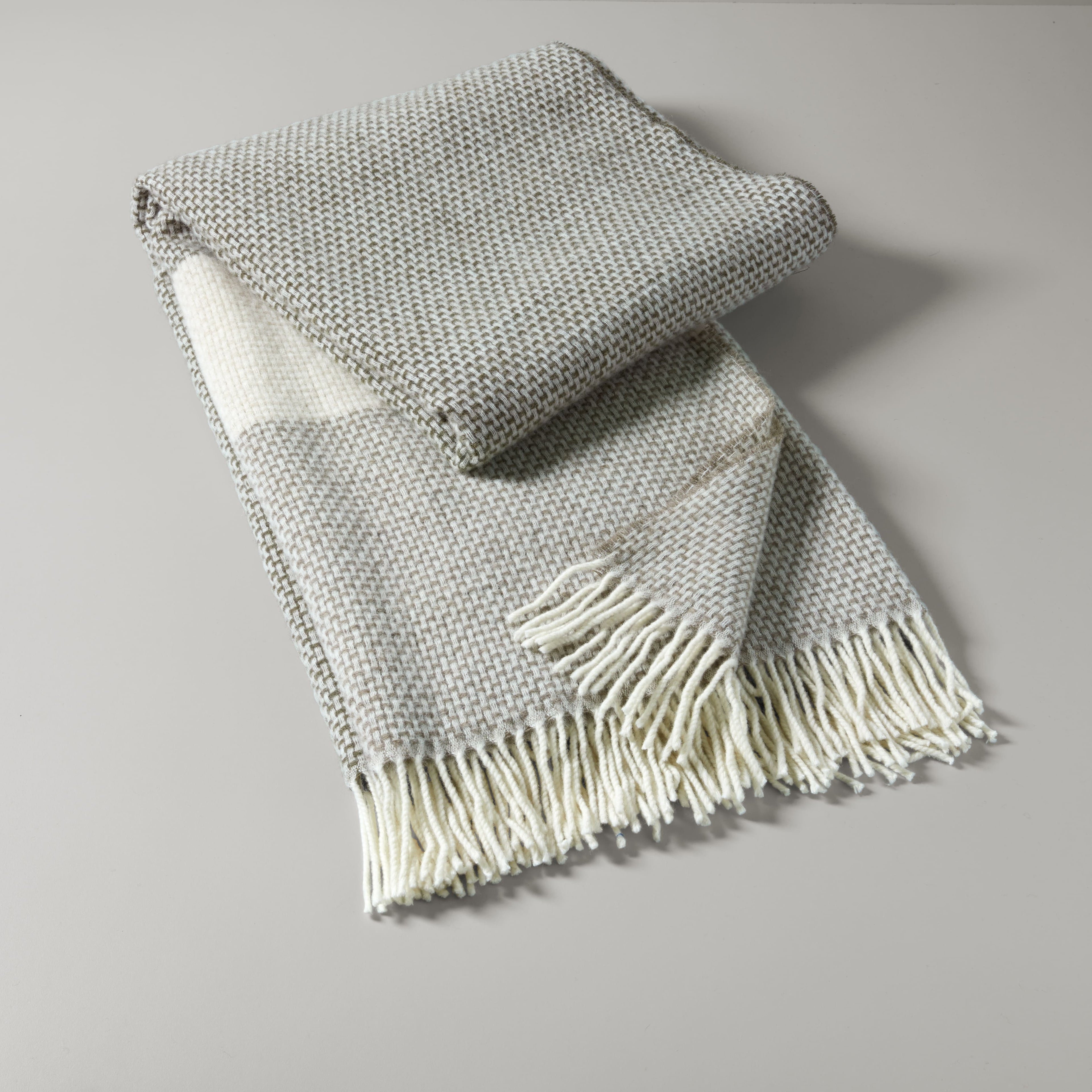 Aira throw, 130X190, green/beige