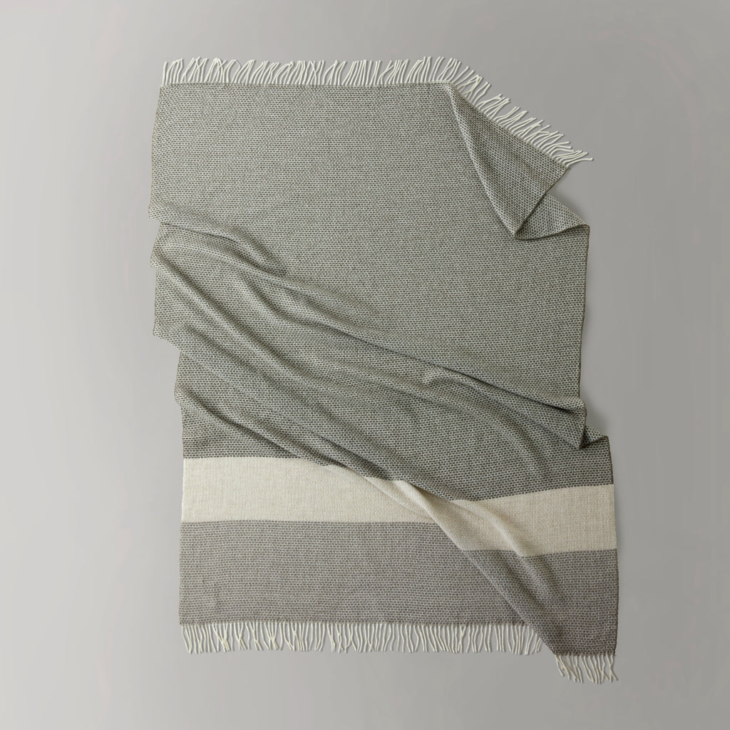 Aira throw, 130X190, green/beige