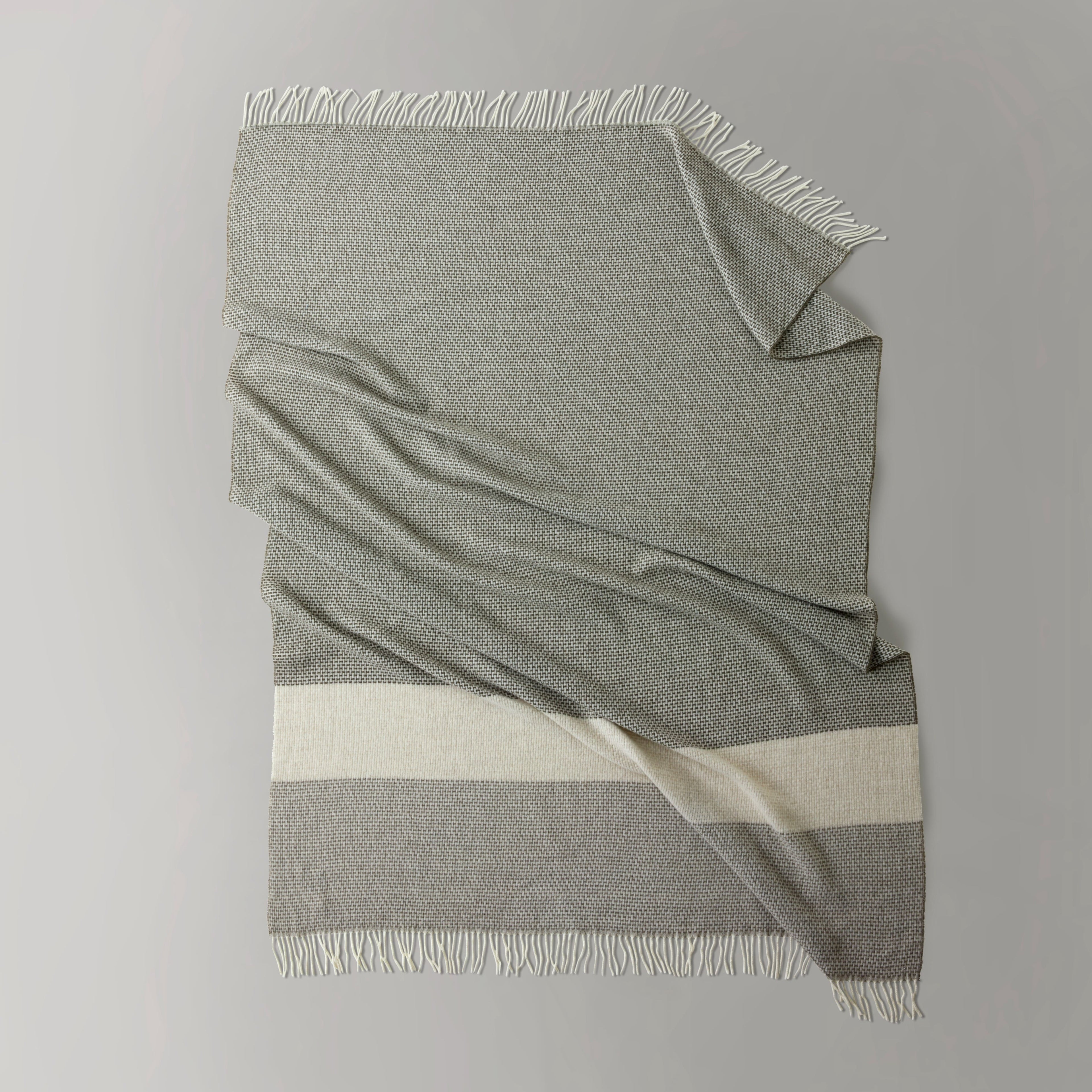 Aira throw, 130X190, green/beige