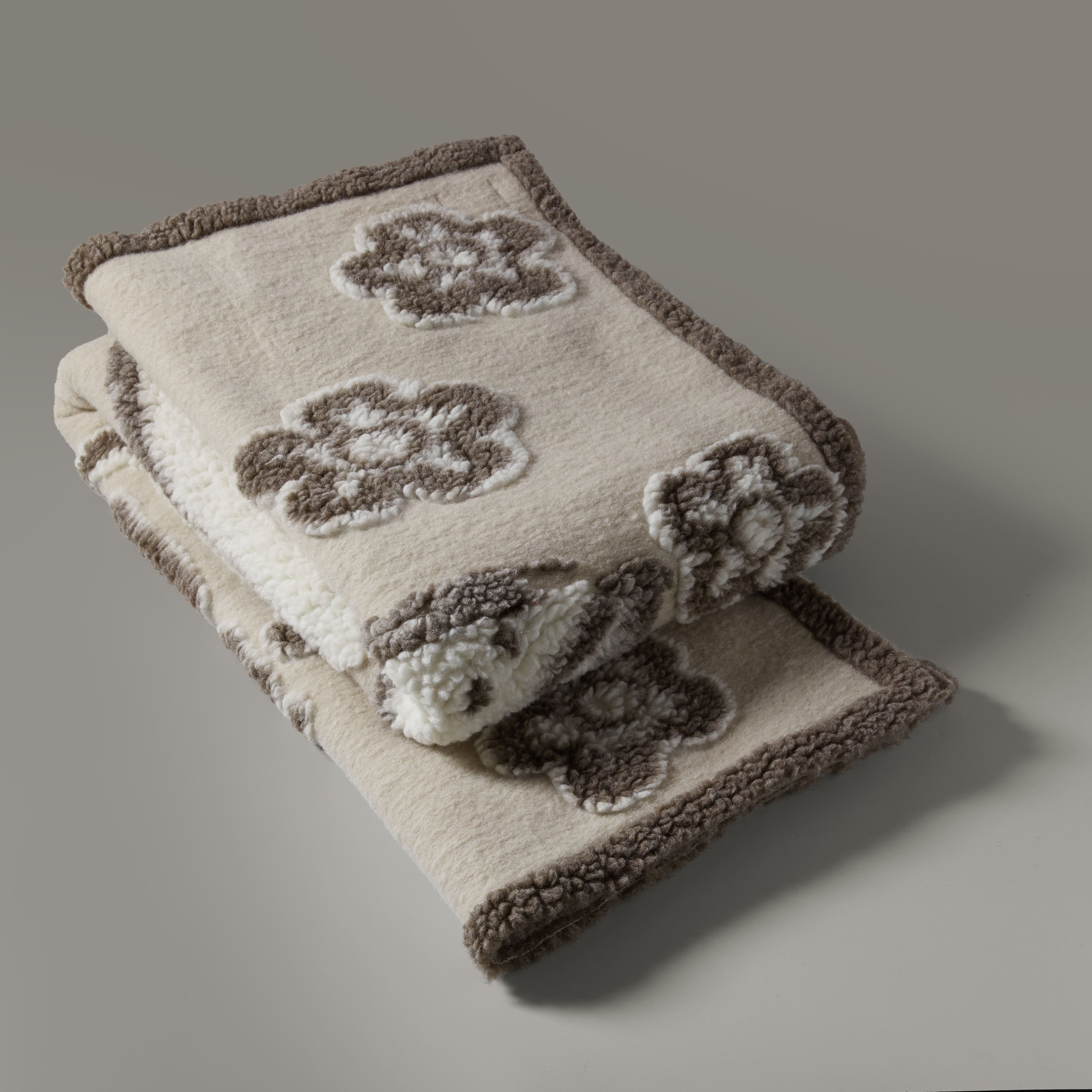 GM bear, wool throw, 150X190, beige