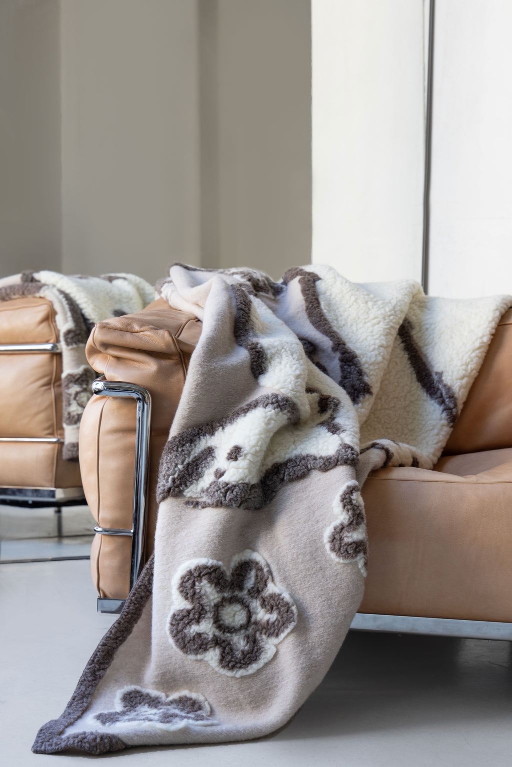 GM bear, wool throw, 150X190, beige